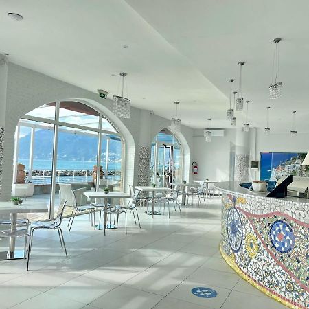 波罗那奥缇科中央会议酒店 萨莱诺 外观 照片