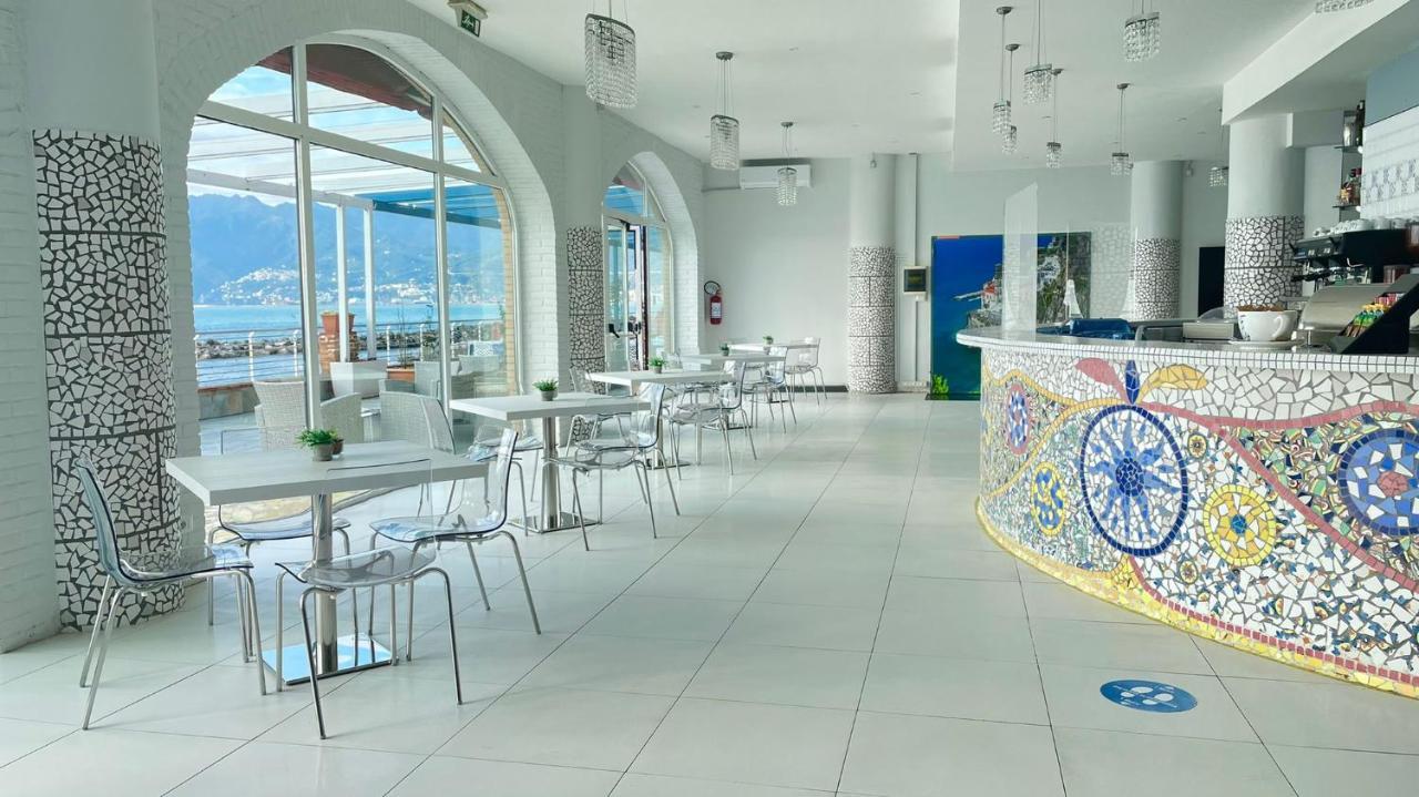 波罗那奥缇科中央会议酒店 萨莱诺 外观 照片