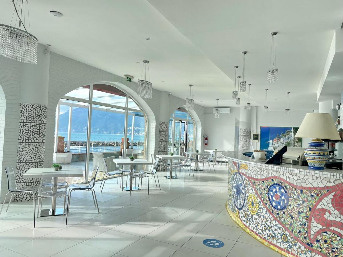 波罗那奥缇科中央会议酒店 萨莱诺 外观 照片
